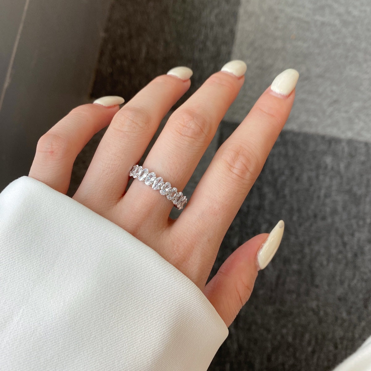 [Luxe Jewelry]Ornate Oval Cut Tennis Ring