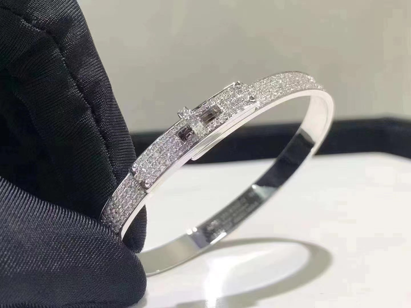 [Bijoux de luxe] Bracelet HM Kelly en argent et entièrement pavé de diamants
