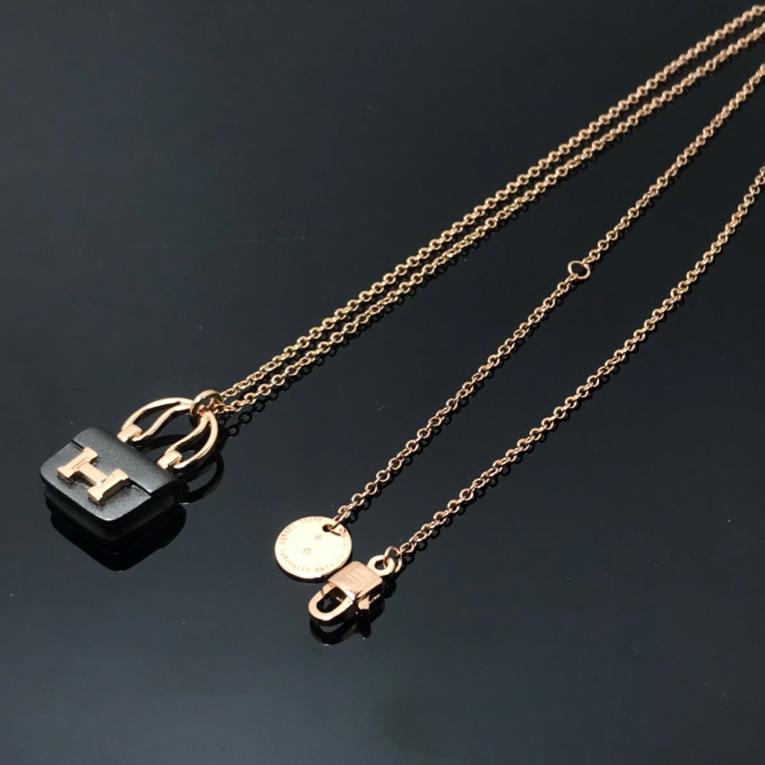 [Bijoux de luxe] Collier pendentif HM AMULETTES CONSTANCE pour femme