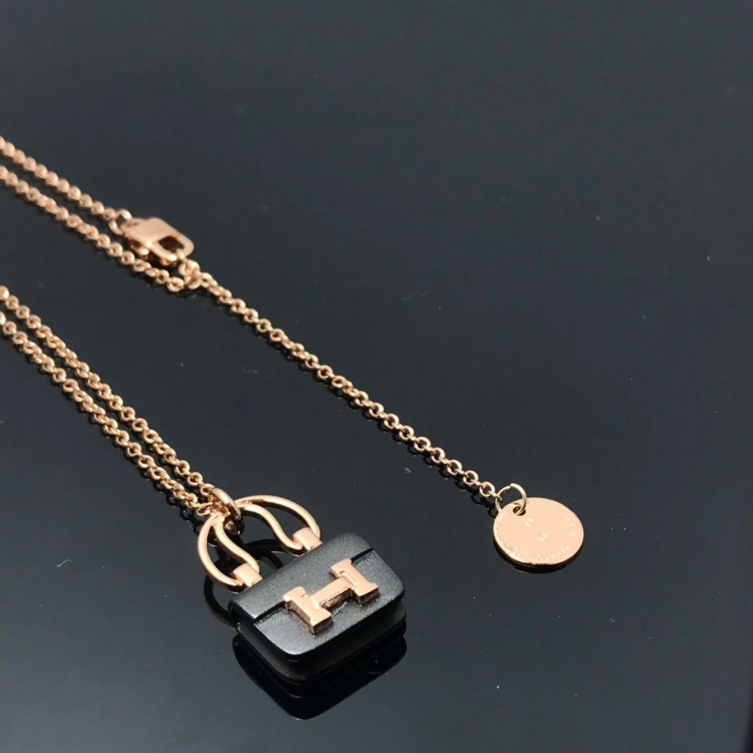 [Bijoux de luxe] Collier pendentif HM AMULETTES CONSTANCE pour femme