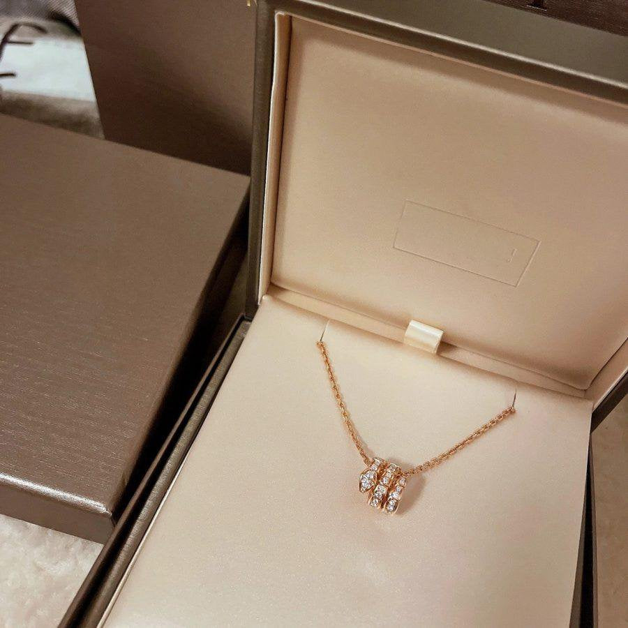 [Bijoux de luxe] Collier Serpenti en or rose avec double bague en diamant