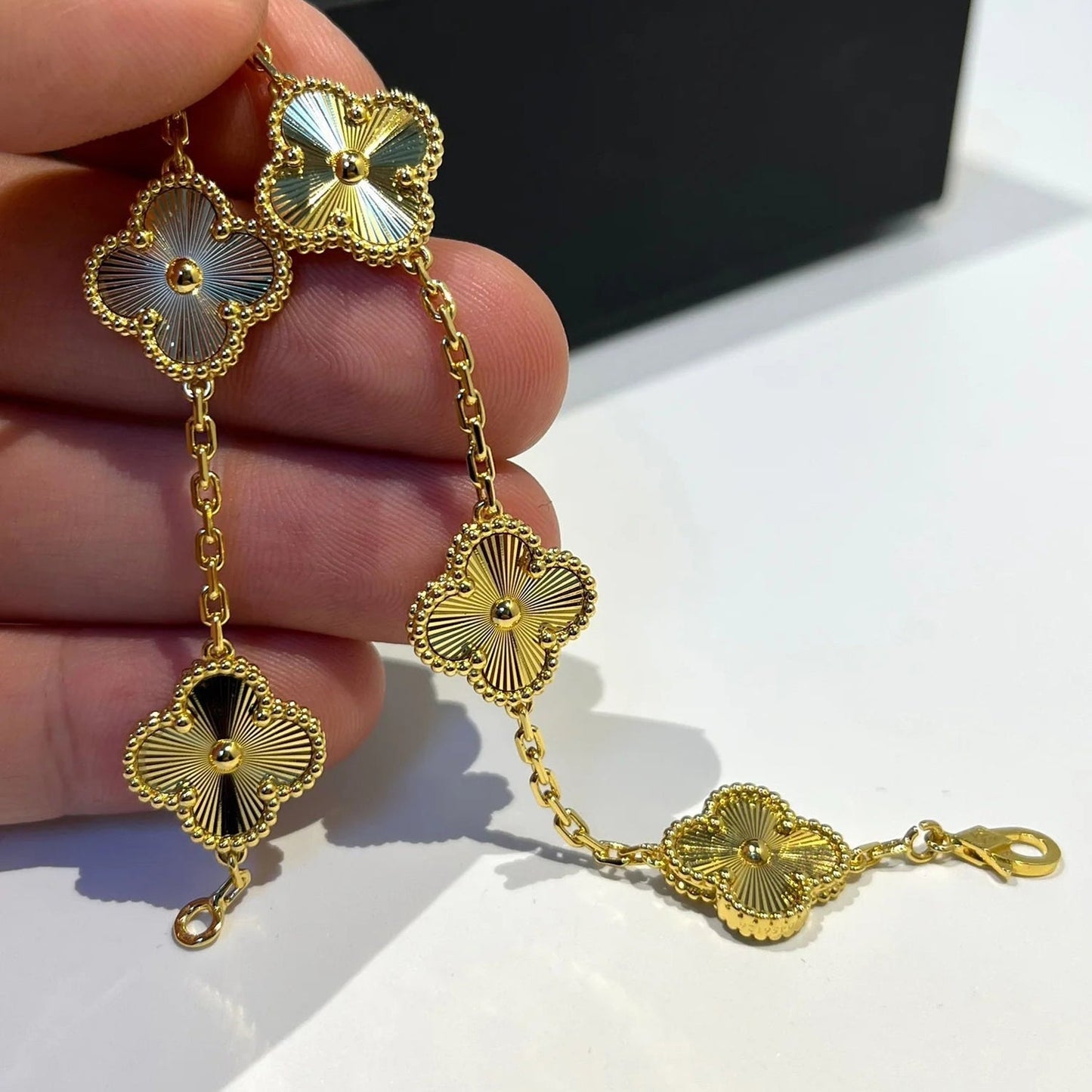 [Luxe Jewelry]CLOVER 5 FLOWERS LASER BRACELET