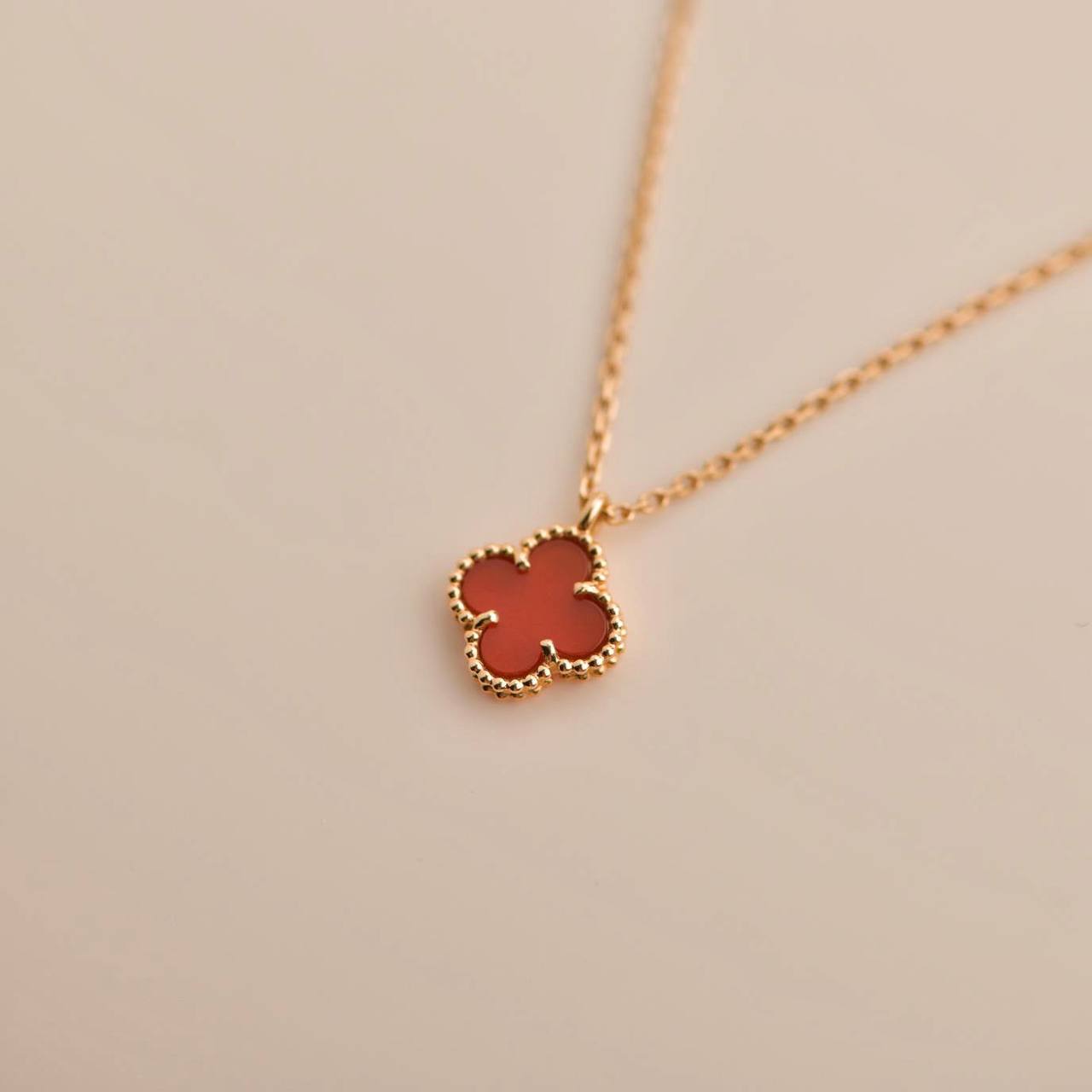 [Bijoux de luxe] Collier Clover Mini Cornaline Blanche 9,5 mm