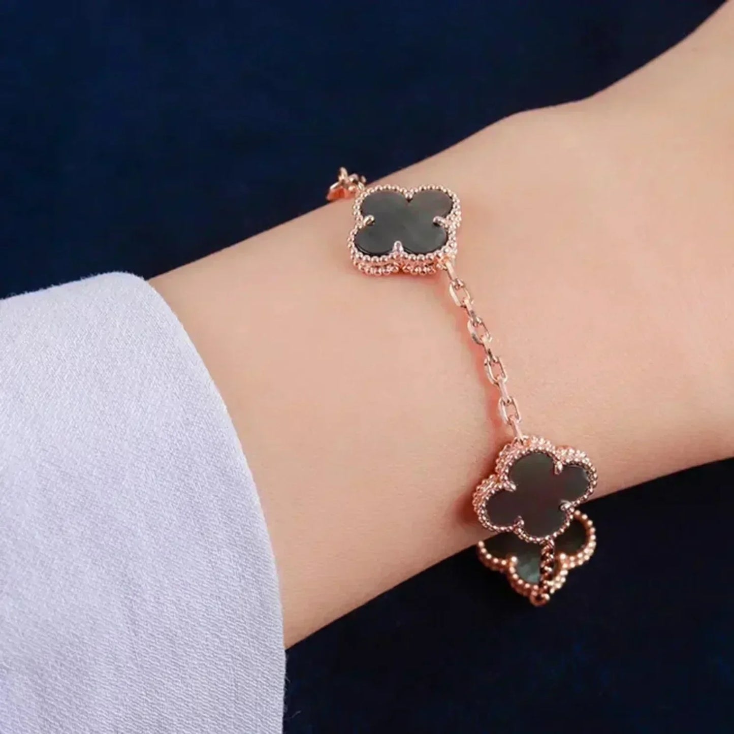 [Luxe Jewelry]CLOVER 5 MOTIF GRAY MOP  BRACELET