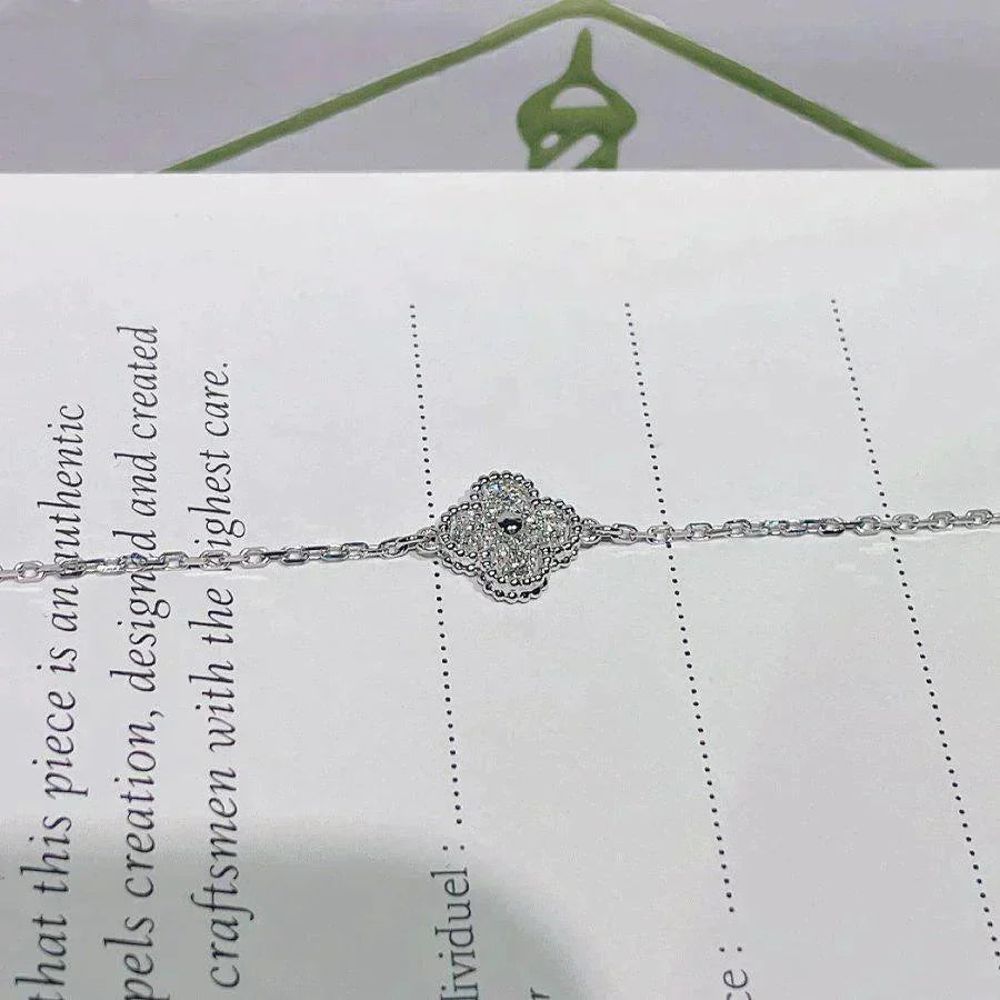 [Bijoux de luxe] Bracelet fleur unique en argent avec trèfle