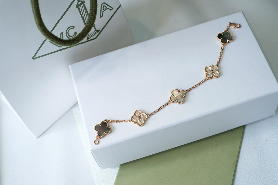 [Bijoux de luxe] BRACELET EN OR ROSE À 5 MOTIFS, NACRE FONCÉE ET DIAMANTS 