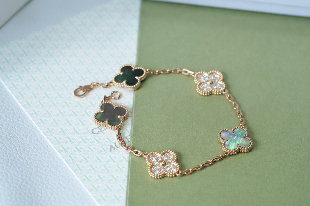 [Bijoux de luxe] BRACELET EN OR ROSE À 5 MOTIFS, NACRE FONCÉE ET DIAMANTS 