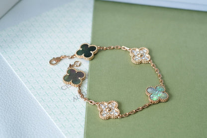 [Bijoux de luxe] BRACELET EN OR ROSE À 5 MOTIFS, NACRE FONCÉE ET DIAMANTS 