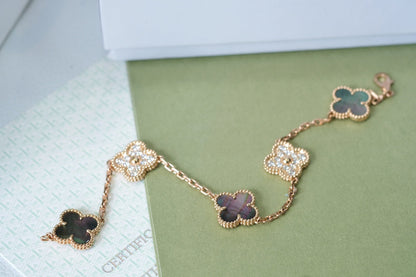 [Bijoux de luxe] BRACELET EN OR ROSE À 5 MOTIFS, NACRE FONCÉE ET DIAMANTS 